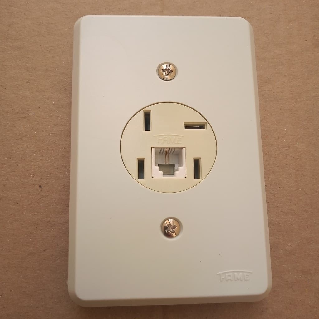 Tomada RJ11 2 vias Telebras C/Placa Ref.2037 FAME Gris Cod.373