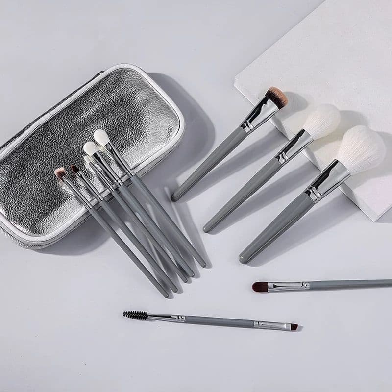 Kit 10 pincéis prateado de maquiagem com nécessaire
