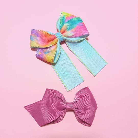 Kit 02 Laços - Tie-dye e Framboesa - Lacinhos com Bico de Pato - Laço Infantil para Cabelo Menina