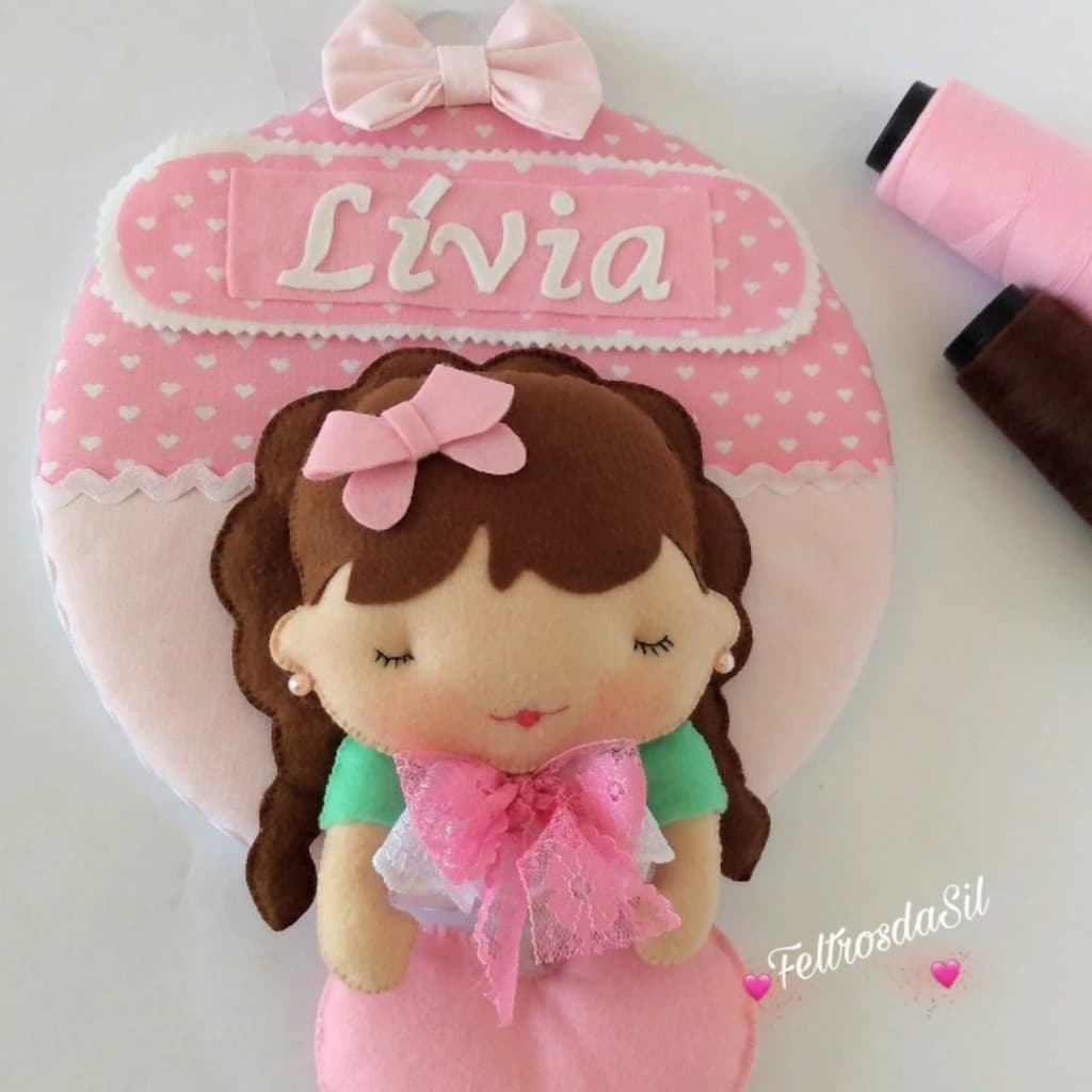 Porta Amor de Menina – Enfeite Delicado para Quarto de Bebê Menina
