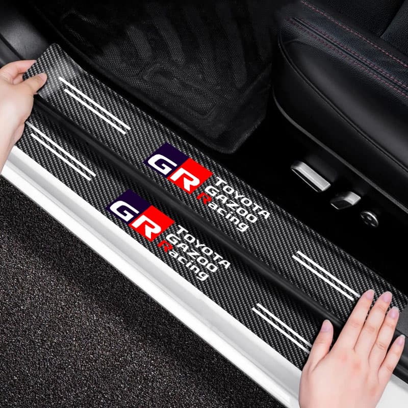 GR Toyota Gazoo Racing Adesivo Protetor De Soleira De Fibra De Carbono Para VIos Yaris Corolla Cross Wish Revo CHR Avanza Fortuner Rush Etios Rav4 Supra Hilux Camry Acessórios