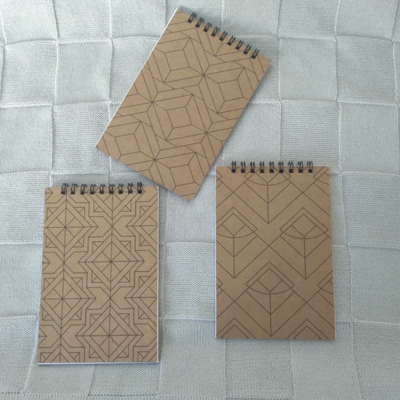 Caderno Capa Kraft Geométrica 10×15cm Wire-O Pontilhado Quadriculado Sem Pauta 30 folhas