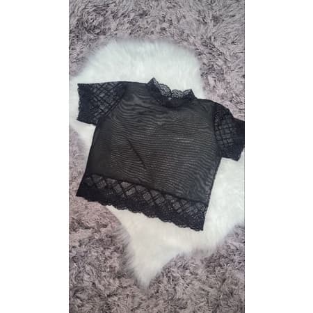 Cropped tule com renda manga curta