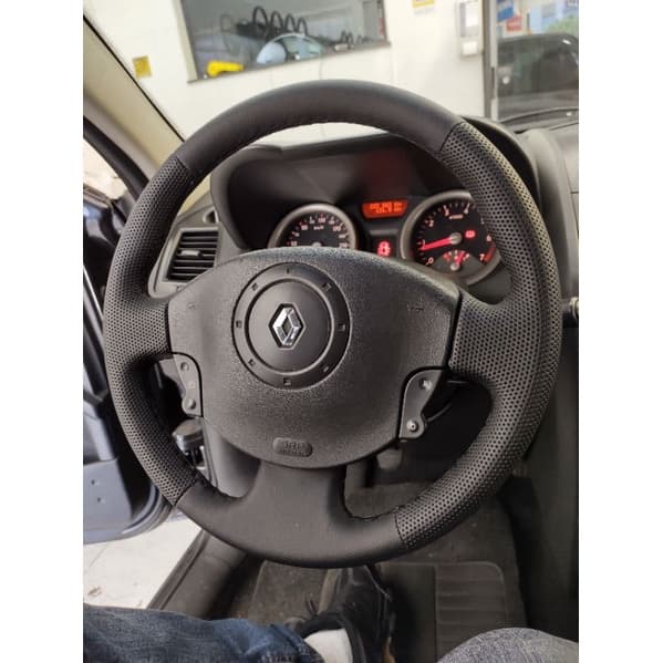 capa de volante costurada Renault Megane