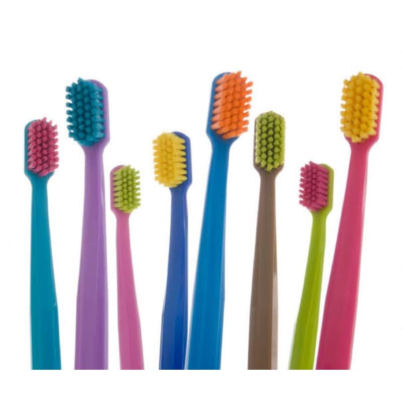 Escova dental livre de microrganismos: saiba como higienizá-la e guardá-la adequadamente