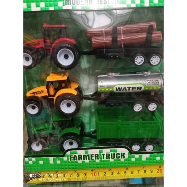 trator com 3 carretinhas