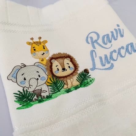 Toalha Bordada Personalizada com Nome Safari Elefante Girafara Leão