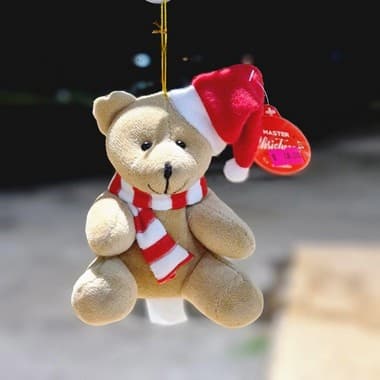 Enfeite de Pendurar Urso Natalino com Gorro e Cachecol Vermelho 15cm Rio Master Caramelo