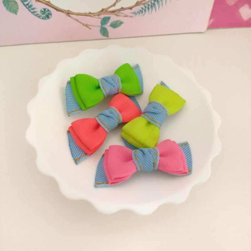 Mini laço gravatinha duplo neon com jeans (presilha com 3,5 centímetros) presilha para bebê