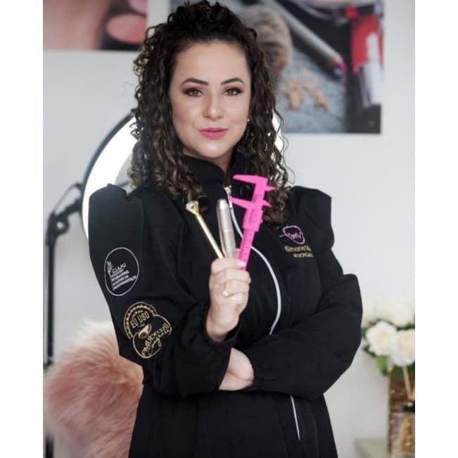 Jaleco feminino personalizado de alfaiataria com gola padre e mangas princesa