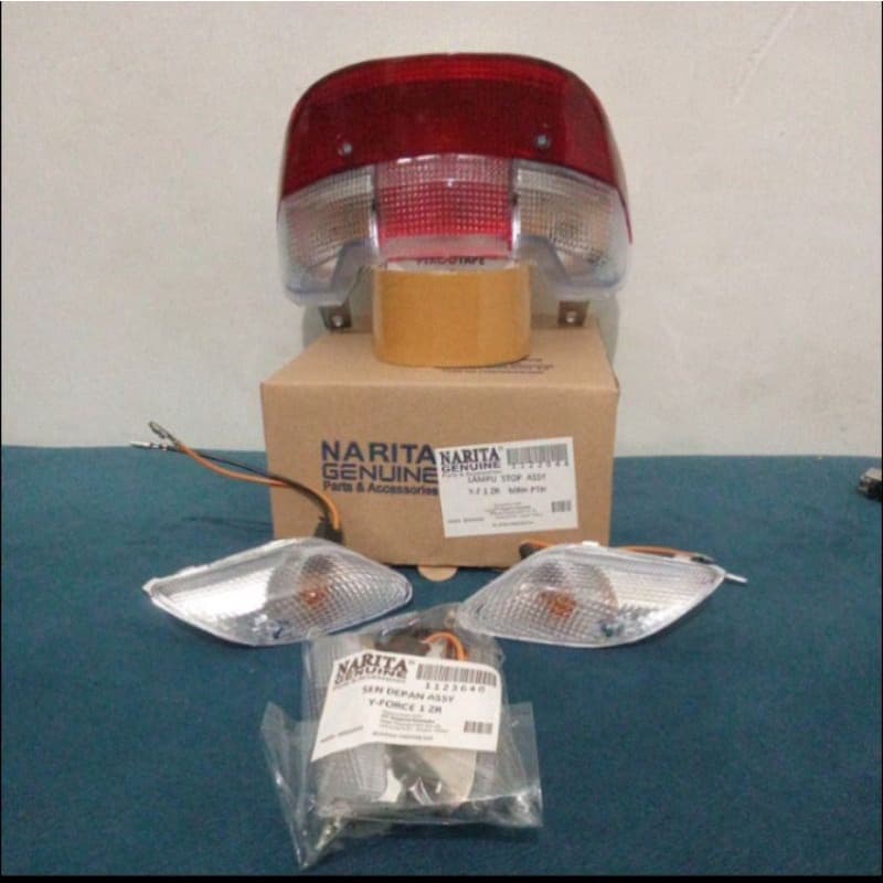 Um Conjunto De Luzes De Parada Traseiras E Sinais De Mudança De Direção Dianteiros Para O Antigo Yamaha fiz R/Vega .