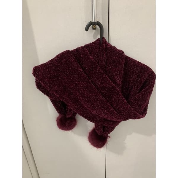 Cachecol com pompom  nas pontas da H&M do Japão