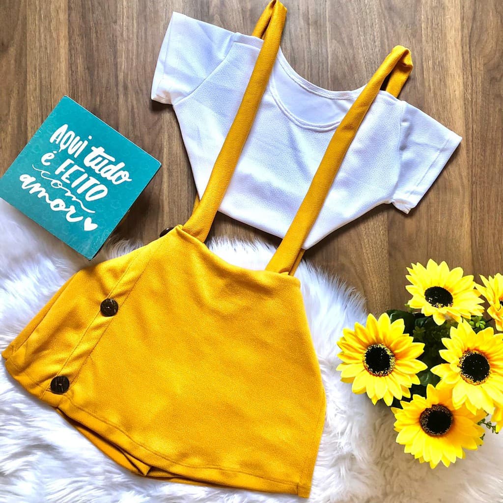 Jardineira Amarela + blusa (Perfeita!) Só hoje