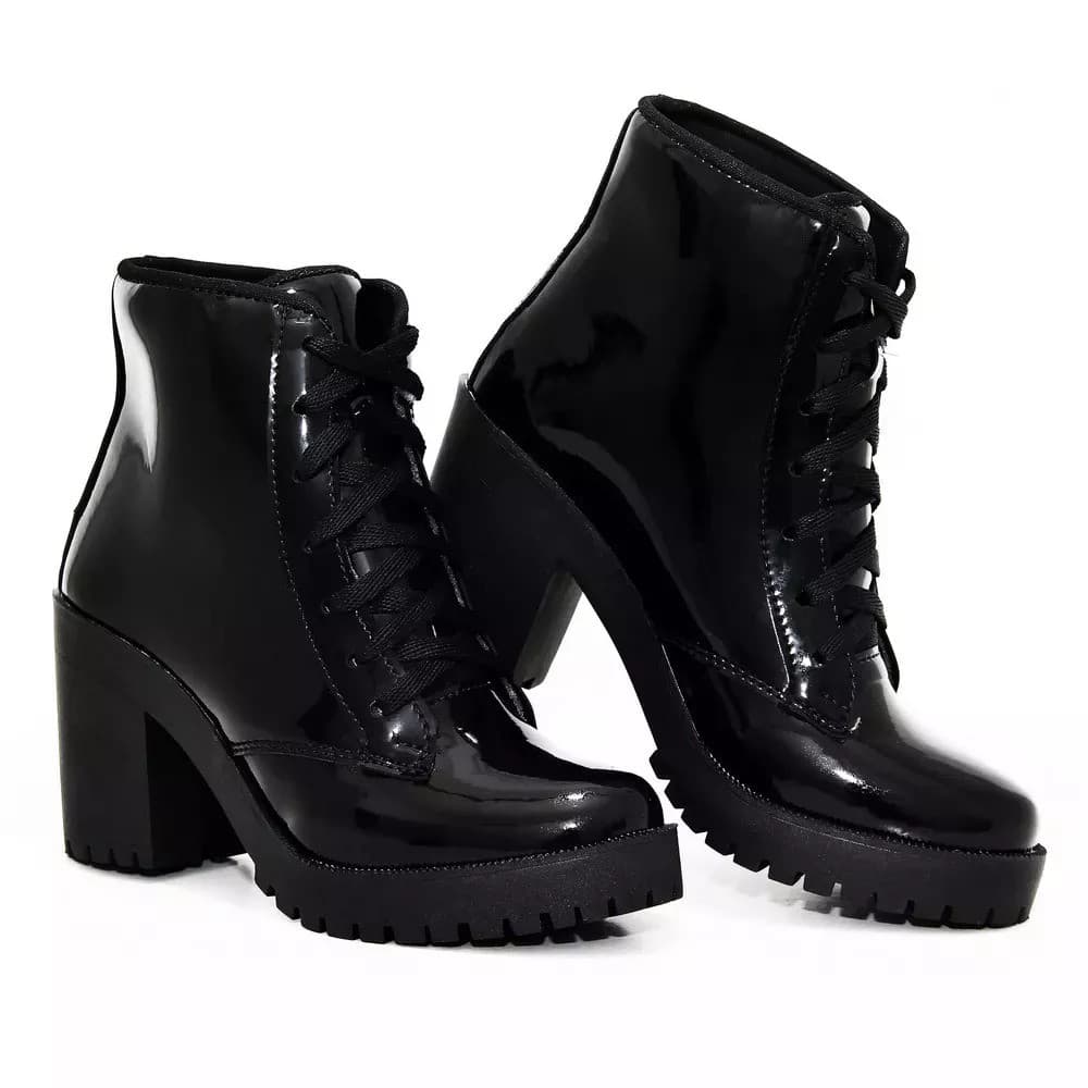 Bota Feminina Coturno Cano Curto Verniz Salto Tratorado Preto