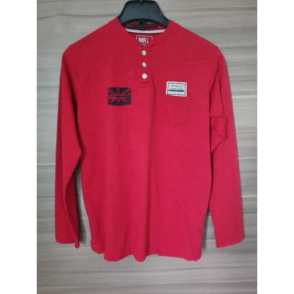 camisa vermelha de manga longa,tamanho 14 anos.