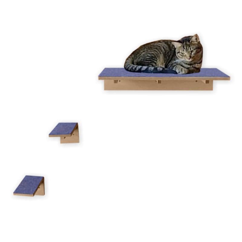 Prateleira grande com carpete arranhador para gatos mais dois degraus