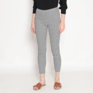 Calça Feminina Cigarrete Geométrica Preta e Branca (Tamanho 36) HERING