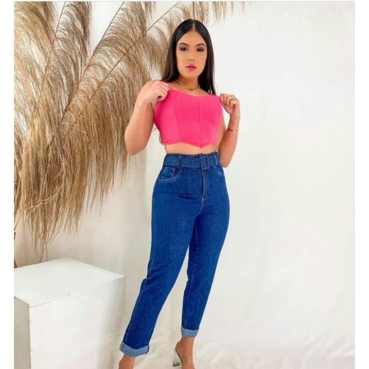 Calça jeans escuro feminina com cinto/ Calça mom soltinha jeans/ Calça blogueira