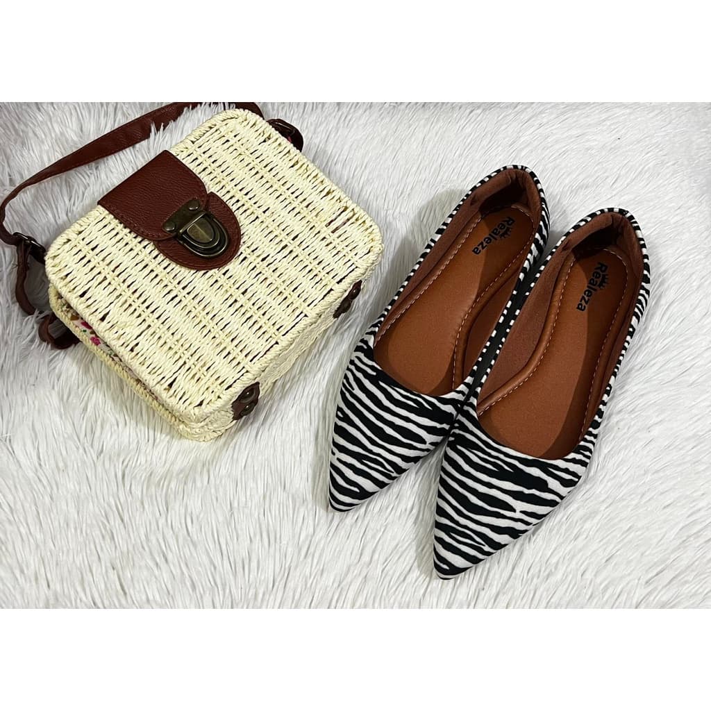 Sapatilha Feminina Bico Fino Alongado Zebra Basic Moda Blogueiras