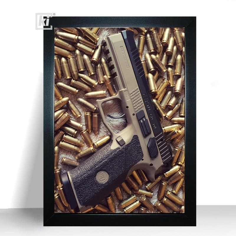 Quadro Decorativo Armas Pistolas e Revolver Moldura 32x44cm