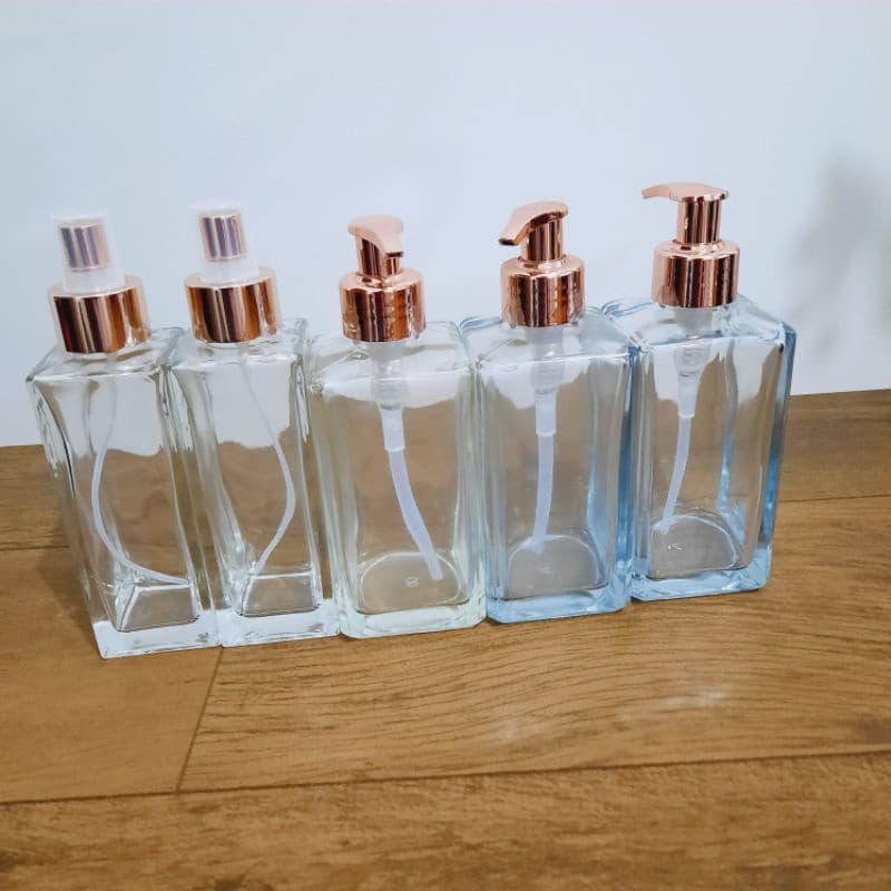 3 ou 5 Vidros retangulares  150ml 3 com válvula spray rosé gold e 250ml 3 com válvula saboneteira  rosé gold.