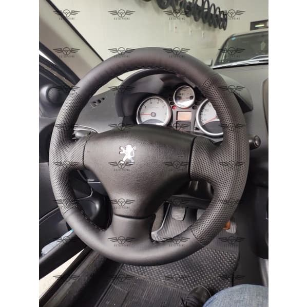 capa de volante costurada Peugeot 206