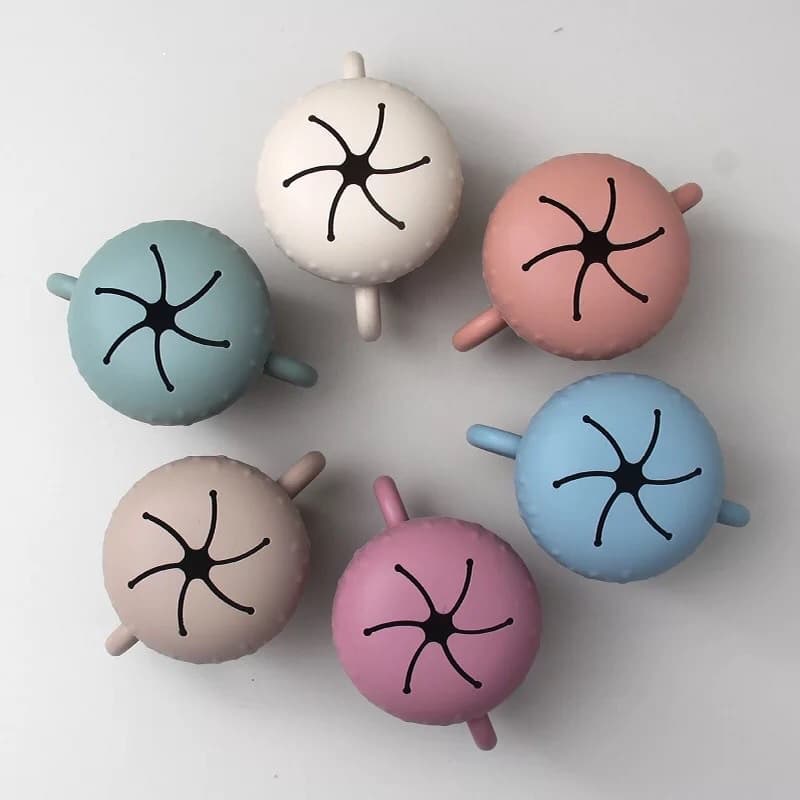 Pote para snack e caneca montessoriana para bebês e crianças pequenas. mini caneca. blw