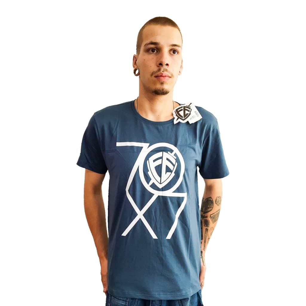 Camiseta Masculina 70 X 7 Fé Perdoar Brasão Moda Evangélica Azul Marinho com Branco