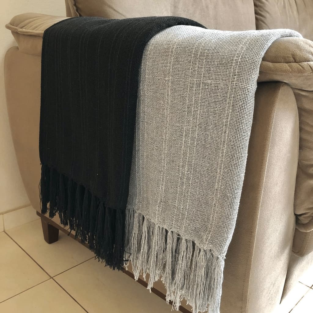 Kit Com 2 Mantas Luxo Para Sofá Cama E Poltrona Cor Preta e Cinza Xale Decorativa 1,80 x 1,20 m 100% Algodão