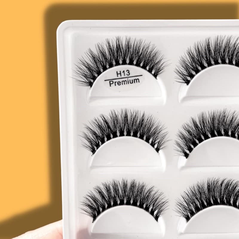 cartela com 5 pares cílios postiços modelo H13 premium com a base em gel