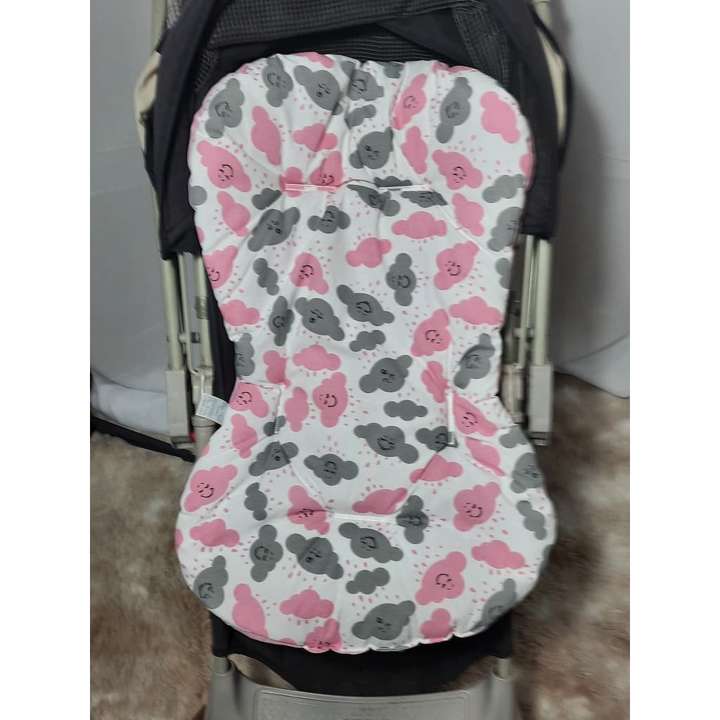 Colchonete para carrinho de bebê Nuvem rosa menina bem fofinho dupla face