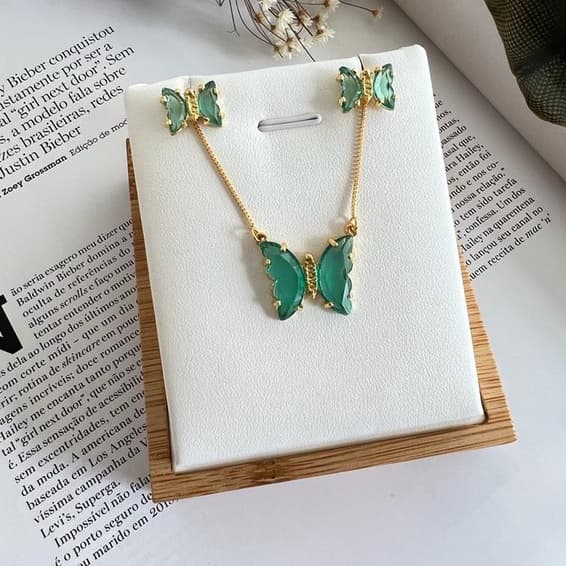 Conjunto Colar e Brinco Borboleta Verde Esmeralda Banhado a Ouro 18k