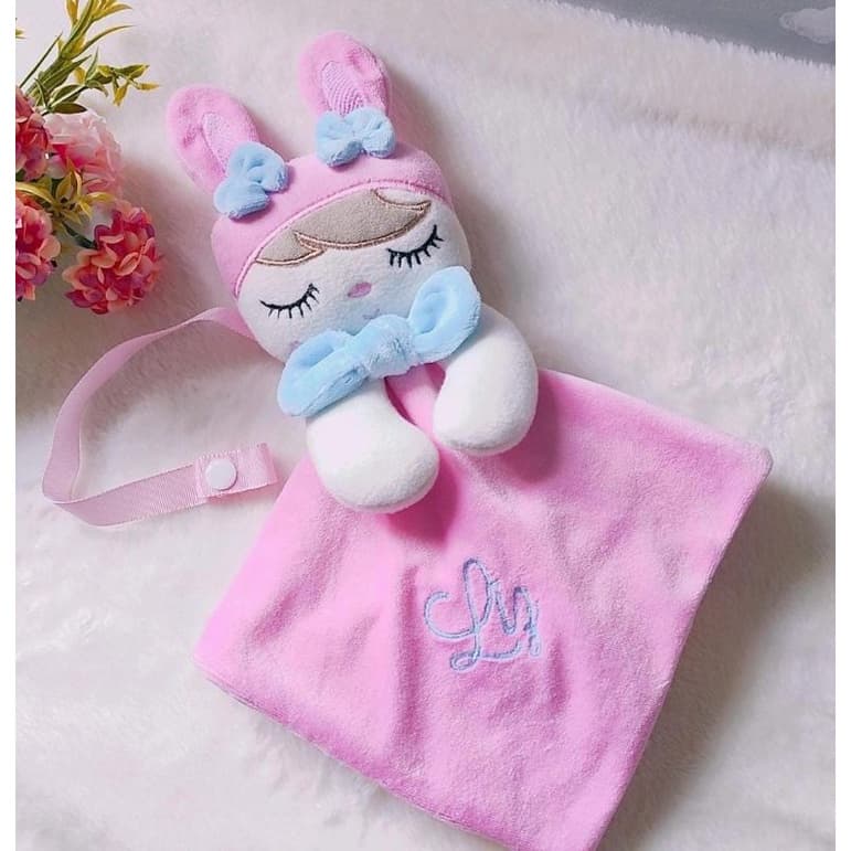 Naninha para bebê com nome bordado, naninha personalizada, naninha coelha, naninha metoo, naninha Angela, naninha com nome, naninha rosa, naninha para menina