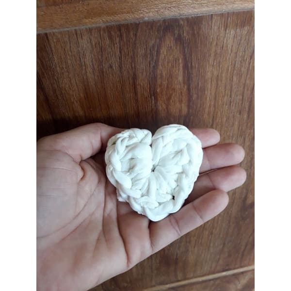 Chaveiro coração fio de malha branco kit lembrancinha casamento cha de bebê aniversário