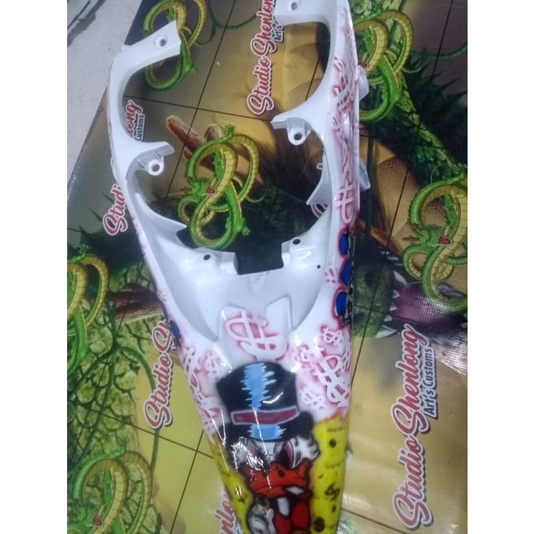 Paralama Dianteiro Xre300 Superior Bico Grafitado BRANCO (TIO PATINHAS OSTENTAÇÃO)