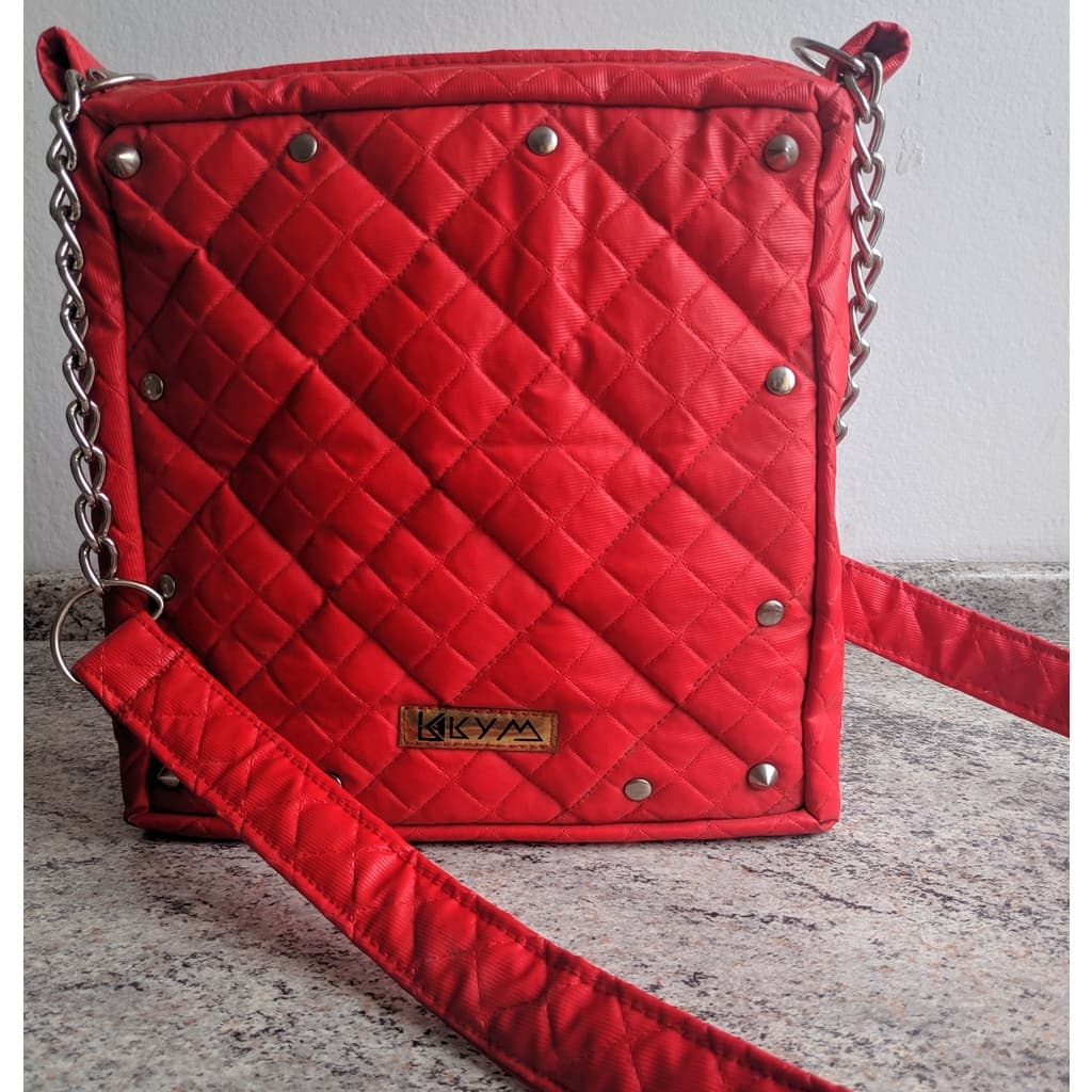 Bolsa quadrada de corino vermelha