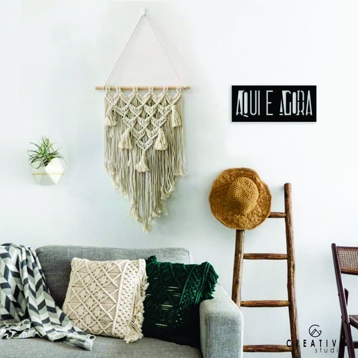 Placa Vazada Aqui e agora Aplique Mdf 3mm Decoração Sala Quarto Decorativa