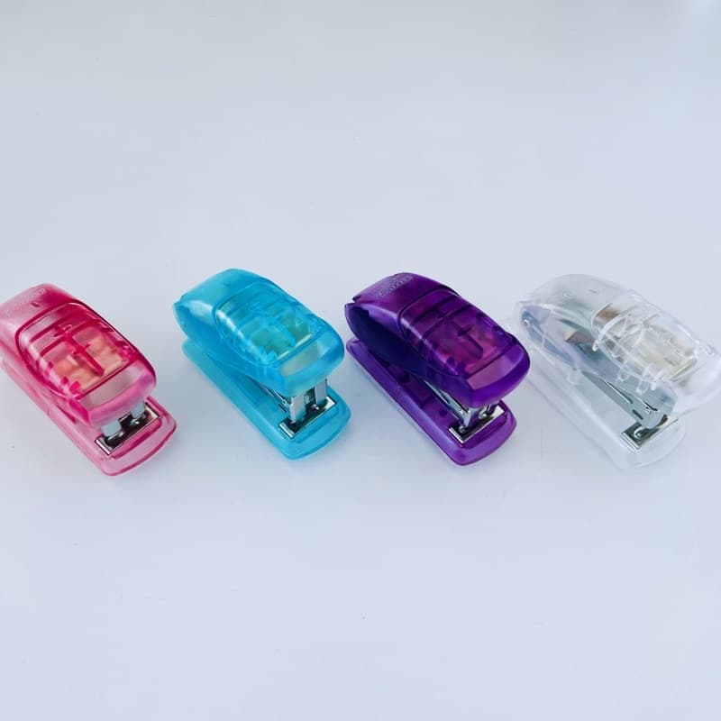 Mini Grampeador 26/6 e extrator de grampos - Cores Translúcido - BRW