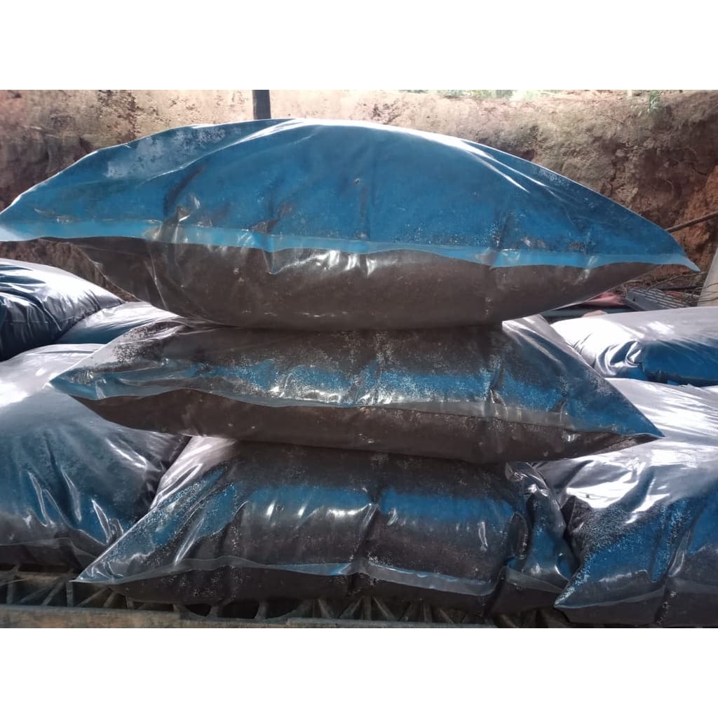 Saco de Terra Adubada 10 kg - Minhoco - Horta - Plantas - Jardim - Vasos - Suculenta