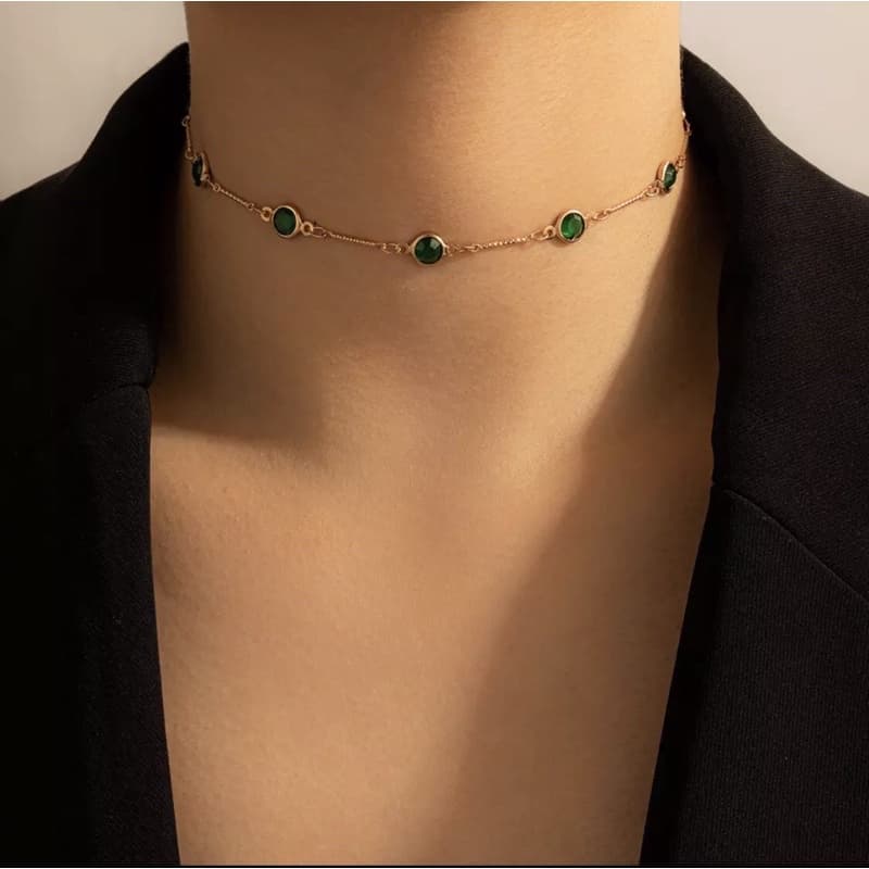 Choker colar dourado com pedras