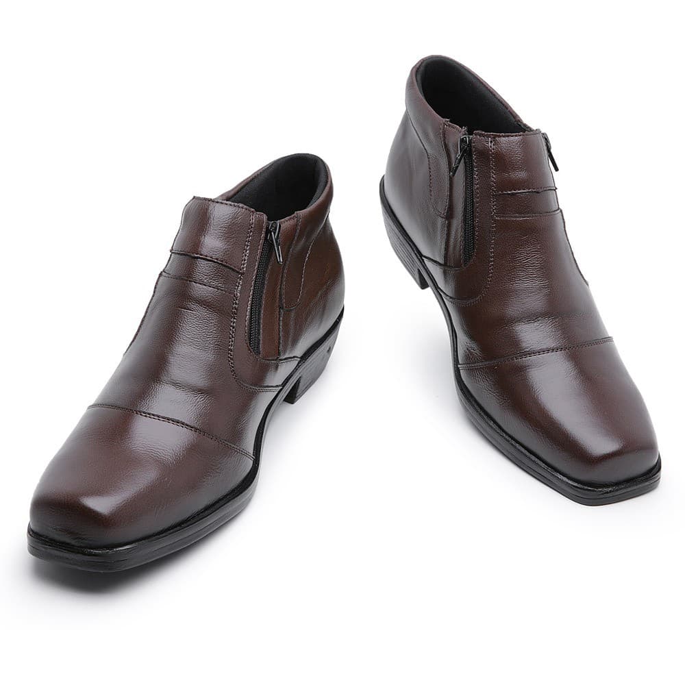 Bota Masculina Em Couro Café Solado de Borracha Costurado.