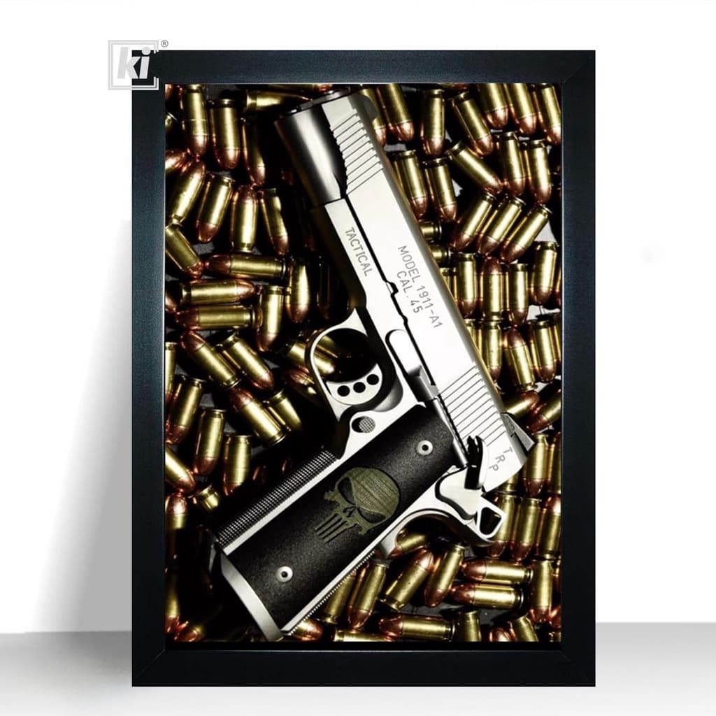 Quadro De Parede Armas Pistolas e Revolver moldura 44cm