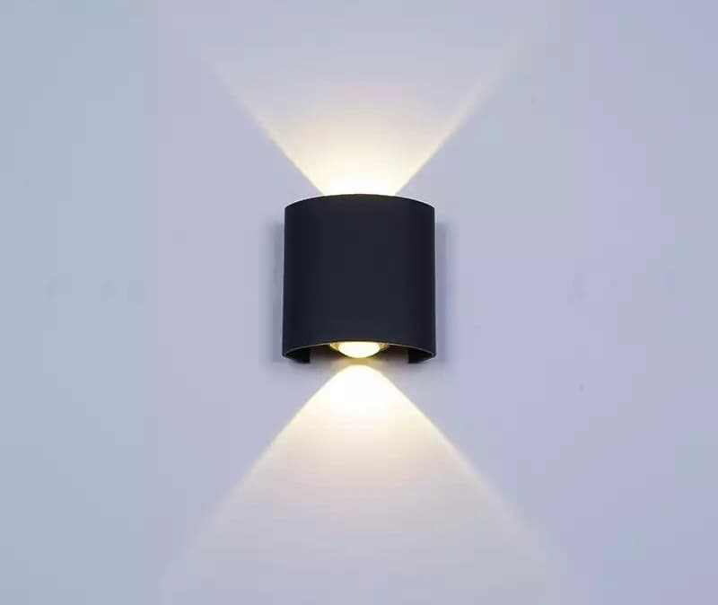 Arandela LED 2W Lente 2 Fachos Preta 3000K Quente Externa Bivolt