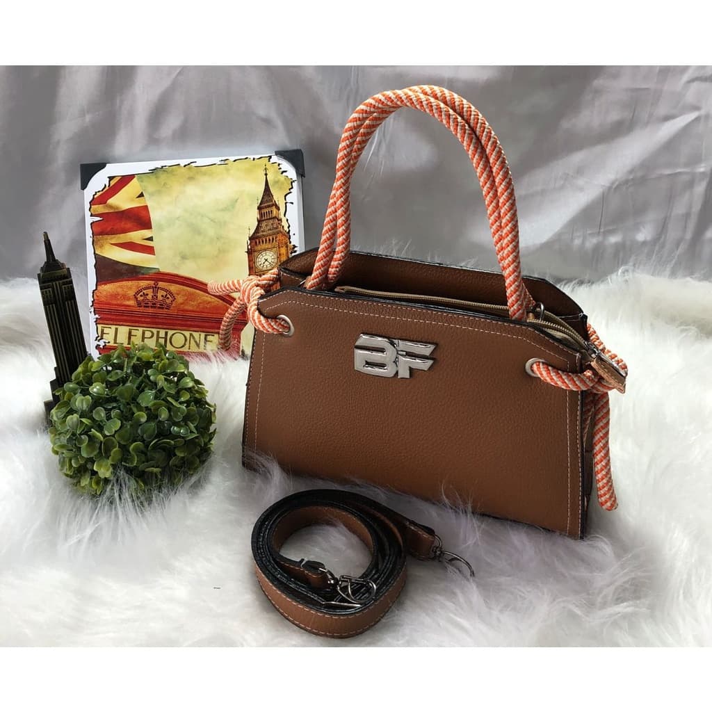 Bolsa Thais Corda na cor Caramelo tamanho Media detalhe Corda Diferenciada BF Estilo com Alça lisa Promoção