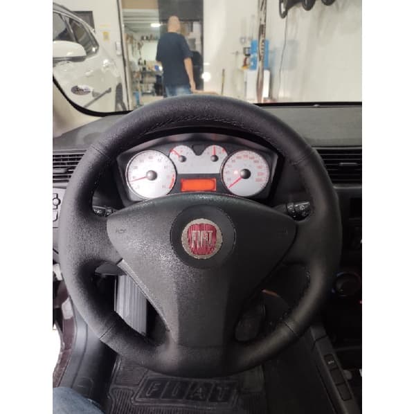 capa de volante costurada Fiat Stilo liso preto