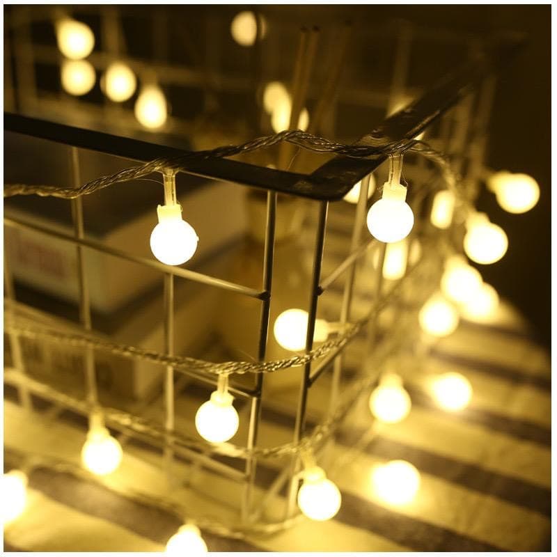 Luminária cordão de bolinhas brancas para decoração de casa