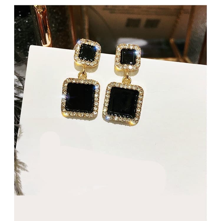Brinco Detalhe Strass Preto Delicado Y4524