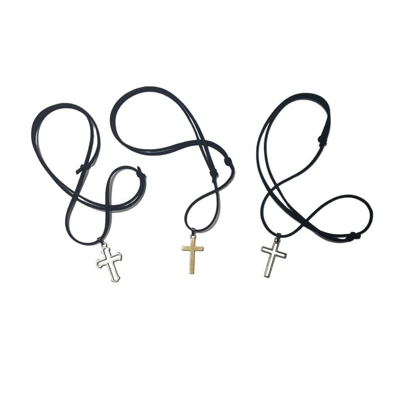 Colar Ajustável de Camurça 3mm com Pingente de Metal Crucifixo  Nosso Senhor Jesus Cristo