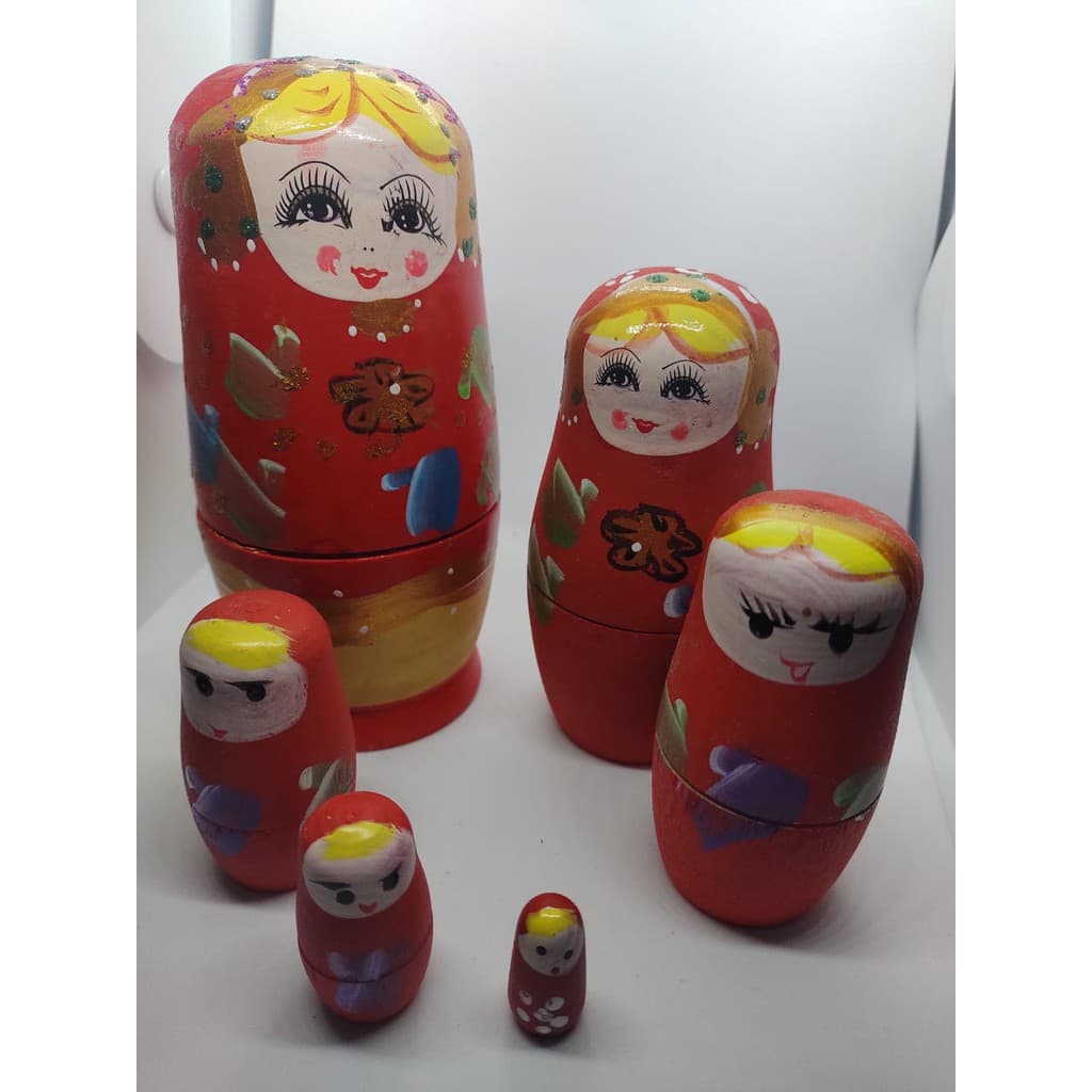 Conjunto Matriuska, boneca Russa 5 peças cor vermelha, família feliz, Matriarca ok