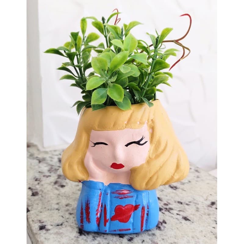 👧🏼 Cachepot Boneca Loirinha / Vasinho Loira / Cachepot menina / Cachepô menininho para plantas canetas pincel de maquiagem / decoração para quarto sala jardim área externa / presente fofo porta itens item